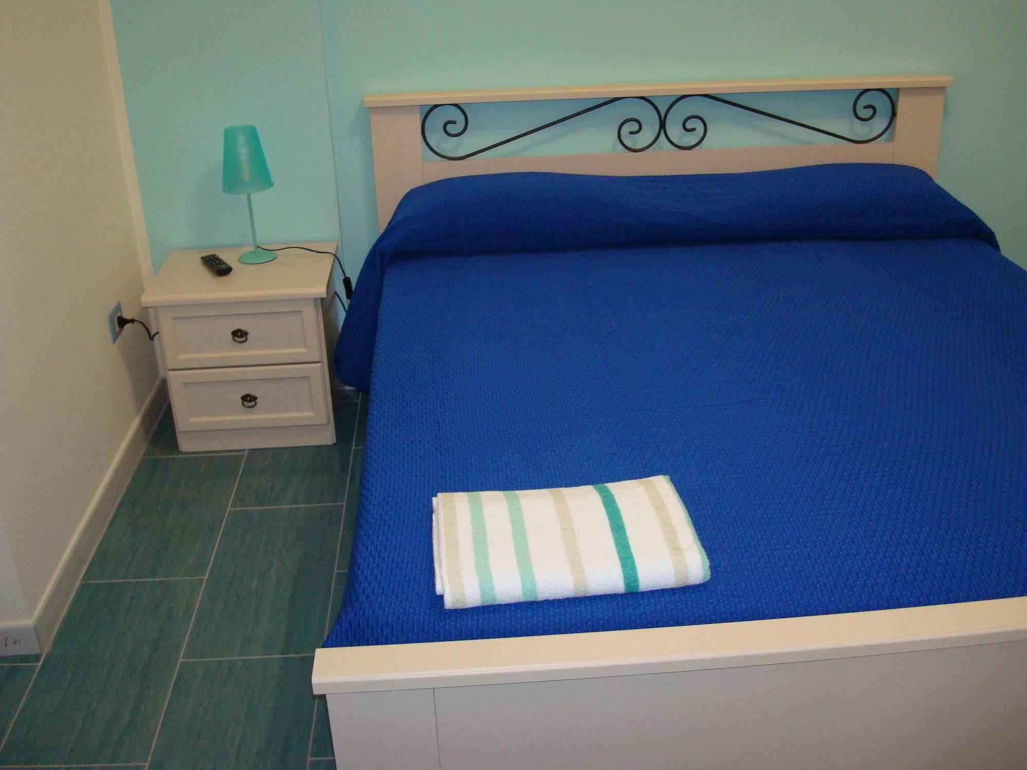 Guest House Mare E Luna Фьюмефреддо-Бруцио Экстерьер фото